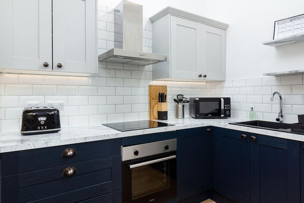 The Stylish 3-Bedroom Maisonette Retreat Стърлинг Екстериор снимка