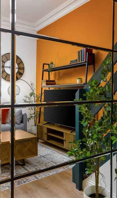 The Stylish 3-Bedroom Maisonette Retreat Стърлинг Екстериор снимка