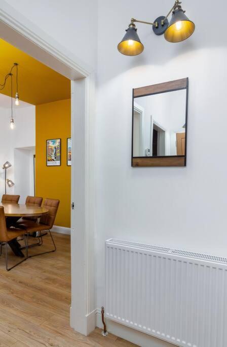 The Stylish 3-Bedroom Maisonette Retreat Стърлинг Екстериор снимка