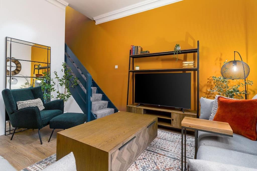 The Stylish 3-Bedroom Maisonette Retreat Стърлинг Екстериор снимка